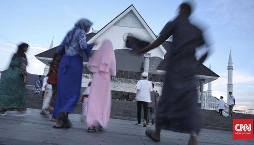 Niat dan Tata Cara Salat Idul Fitri di Rumah