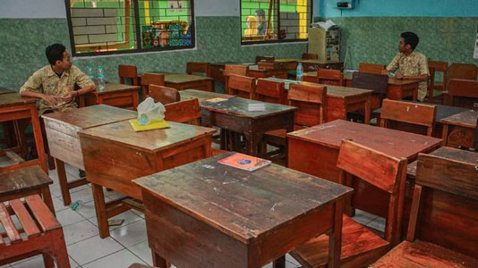 Sekolah Juli, Guru Nilai Belum Aman dan Usul Sistem Sif