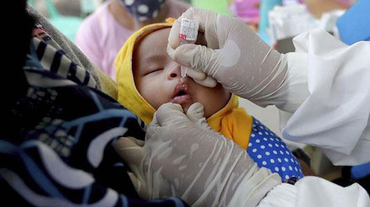 Orang Tua Takut Bawa Anak Imunisasi, Wabah Ganda Mengancam