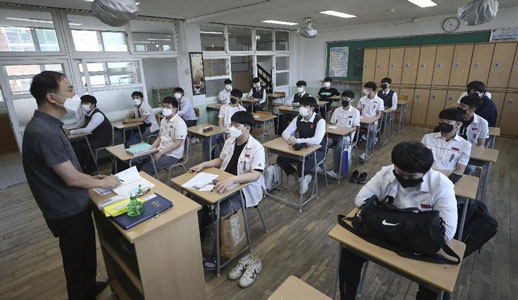Bunda, Sekolah Dibuka Lagi Masih Lama Kok!
