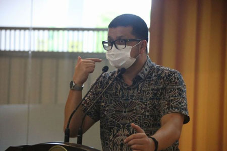 dr Indra Yovi : Kalau Tidak Percaya Covid-19 Boleh Coba Masuk Ruang Isolasi Tanpa APD