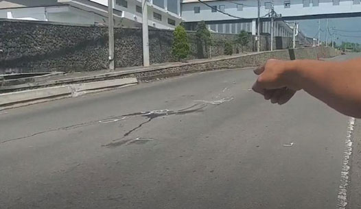 Terekam Video Amatir, Pesepeda Tewas Terlindas Truk Tronton di Pasuruan