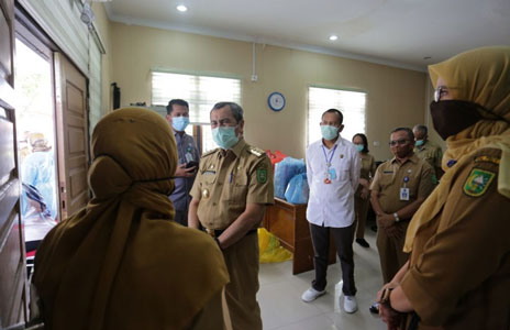Gubri Tinjau Pelaksanaan Swab Massal ASN dan Awak Media