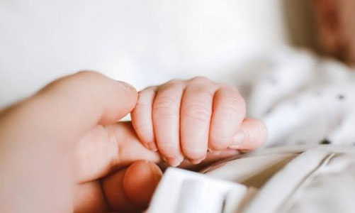 Bayi Berusia Sehari Positif Covid-19, Dokter dan Tim Medis akan Diswab