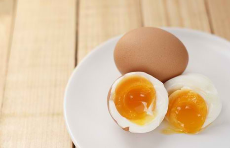 Bolehkah Ibu Hamil Makan Telur Setengah Matang?