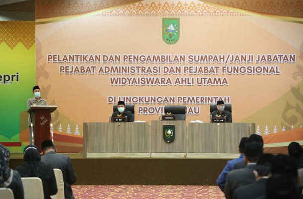 Lantik 145 Pejabat, Ini Pesan Gubri Syamsuar