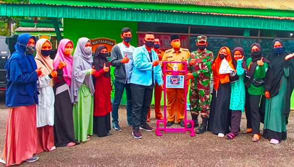 Cegah Covid 19, Mahasiswa UNRI Berikan TTG di Koramil 02 Rambah