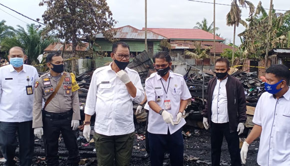 Sambangi Lokasi Pasca Kebakaran di Bagansiapiapi, Bupati H Suyatno: Kita Kesini Untuk Berikan Bantuan