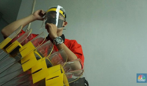 Alert! Corona Menyebar di Udara, Face Shield Saja Belum Aman