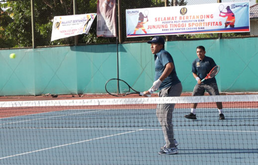 Perdana di Era New Normal, Bupati Alfedri Buka Kejuaraan Tenis Lapangan Piala Pelti Cup Siak 2020
