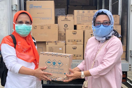 Diskes Riau Serahkan Bantuan Obat dan APD ke Diskes Inhu