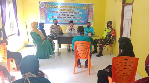 Atasi Dampak Sosial Ekonomi Covid-19, Warga Kapung Teluk Merbau Terima BLT Tahap III