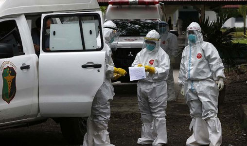 Usir Tim Medis, Keluarga Pasien Buka Plastik Jenazah Covid