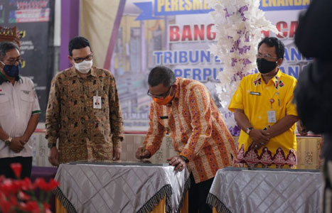 Wagubri Resmikan Sarana dan Prasarana Pendidikan di SMAN 1 Pekanbaru