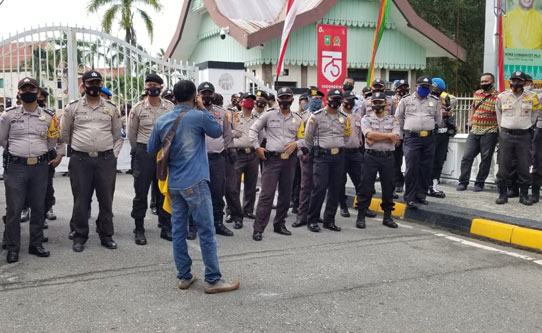 Amankan Aksi Demo BRB, Polresta Pekanbaru Turunkan 400 Personil