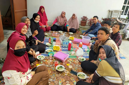 Tim Pengabdian Masyarakat KUKERTA Universitas Riau Bagikan Produk Pangan Kesehatan