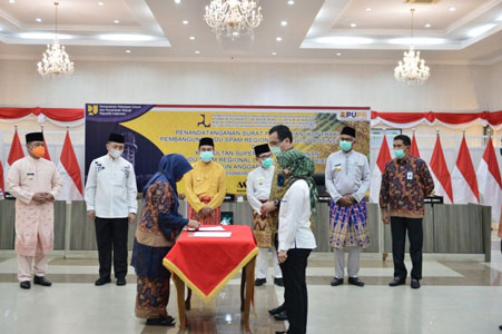 Gubri Saksikan Tanda Tangan Kontrak Pekerjaan JDU SPAM Regional Durolis Riau