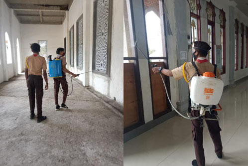 Pramuka SMAN 1 Lakukan Penyemprotan Disinfektan 7 Masjid di Kelurahan Kepenuhan
