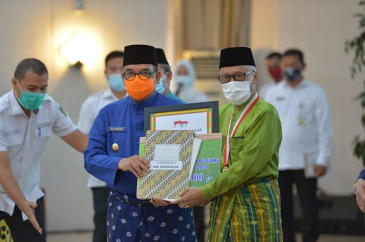 Wagubri Beri Penghargaan Kepada 12 Tokoh dan Pejuang Daerah Riau Tahun 2020