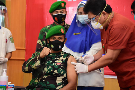 Disuntik Vaksin Tahap II, Danrem 031/Wira Bima Imbau Masyarakat Riau Siap Untuk Divaksin