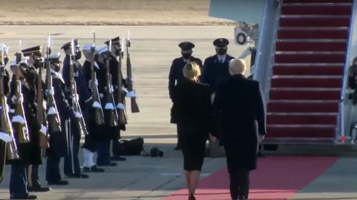 Lagu Frank Sinatra Iringi Donald Trump Tinggalkan Washington D.C.