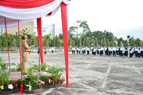 Wagubri Serahkan SK Pengangkatan CPNS Formasi Tahun 2019 di Lingkungan Pemprov Riau