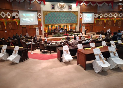 Hujan Interupsi, DPRD Riau Gelar Paripurna Perubahan Perda