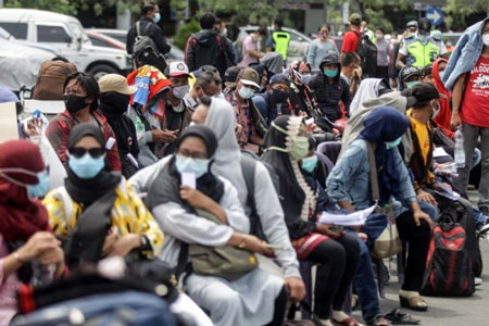 Rekor Baru Lagi, Kasus COVID-19 RI Tambah 12.818 Hari Ini