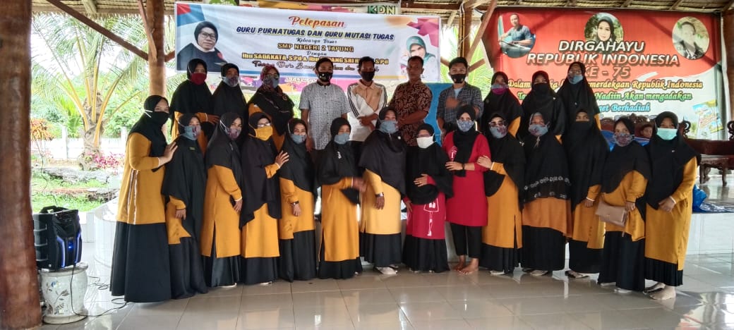 Pelepasan Guru Purnatugas dan Guru Mutasi SMPN 2 Tapung Berlangsung Haru