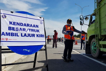 Tekan Kecelakaan, HK Kembali Pasang 10 Titik Marka Kejut di Tol Pekanbaru-Dumai