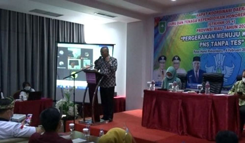 Kadisdik Riau Hadiri Rakorda Guru dan Tenaga Kependidikan Honorer Non Kategori 35 plus