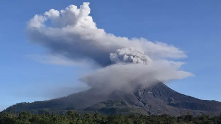 Gunung Sinabung Erupsi Lagi, Luncurkan Awan Panas Guguran Sejauh 2 KM