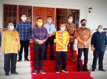 Bahas Pengembangan Media di Riau, Manajemen Poskota Silaturahmi dengan Gubri