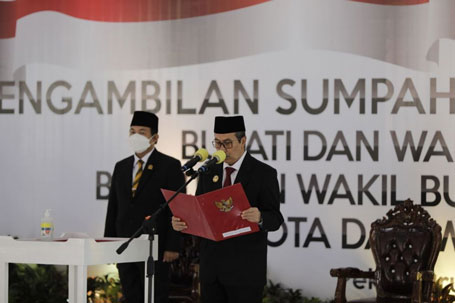 Gubernur Syamsuar Resmi Lantik Tiga Kepala Daerah di Riau