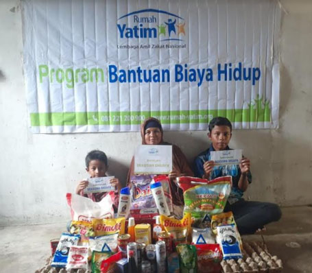 Bantuan Lanjutan Rumah Yatim untuk Ibu Yeni, Seorang Diri Nafkahi 3 Anaknya