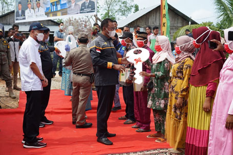 30 Unit Rusus Nelayan Diserahkan, Bupati Ingatkan: Jangan Diperjualbelikan