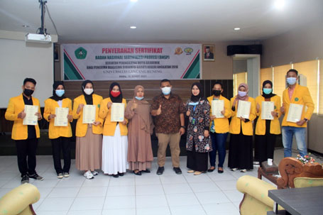 Lulus Uji Komptensi, 39 Mahasiswa Unilak Terima Serfitikat BNSP