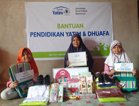 Rumah Yatim Berikan Bantuan Pendidikan untuk Aisyah dan Azizah, Yatim Piatu Asal Pekanbaru
