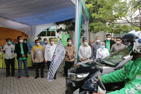 Wamenkes RI Resmikan Vaksinasi Drive Thru Perdana di Riau