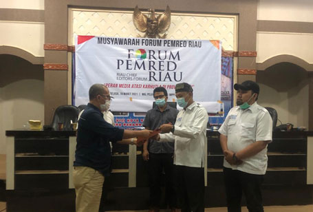 Sah, Rahmad Handayani Pimpin Forum Pemred Riau Periode 2021-2024