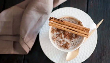 10 Manfaat Air Rebusan Kayu Manis, Hangatkan Tubuh