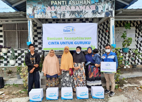 Bantuan Sarana Prasarana dan Bingkisan Guru untuk SD dan SMP Islam Al Hasanah