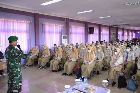 Danrem 031/WB Berikan Pemahaman Bahaya Radikalisme di SMA 1 Pekanbaru