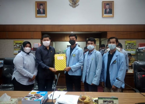 Datangi DPRD Riau, BEM UNRI Tolak Impor Beras