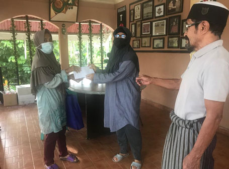 Panggung Toktan dan LSSK Bagikan Sadekah Ramadhan