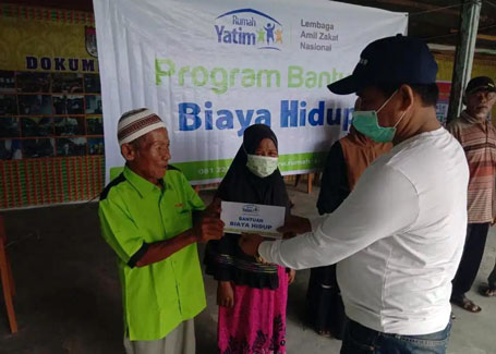 Rumah Yatim Bagikan Bantuan Kemanusiaan untuk Warga Prasejahtera di Kelurahan Sungai Sibam Pekanbaru