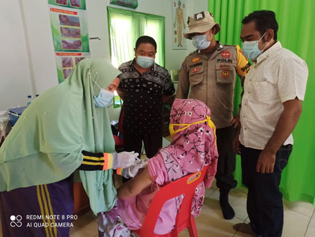 Meski Hari Libur, Puskesmas Balai Jaya Tetap Gelar Vaksinasi Covid 19 Bagi Lansia