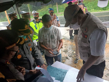 Bersama Forkompinda, Bupati Suyatno Tinjau Pos Pengamanan Perbatasan