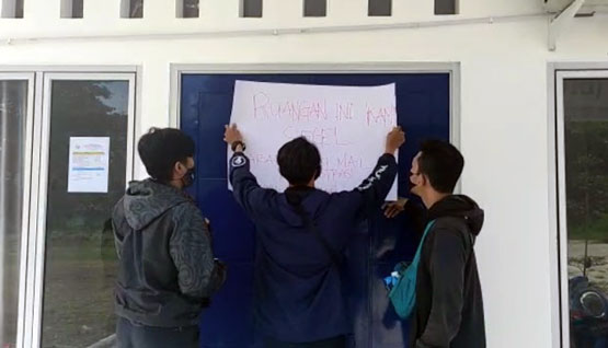 Sekretariat Panitia Kongres IKA Unri Disegel Sejumlah Alumni Sebagai Bentuk Protes