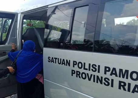 Pemprov Riau Kerahkan 32 Unit Mobil Dinas Untuk Antar Jemput 1.076 Warga Vaksinasi Gratis